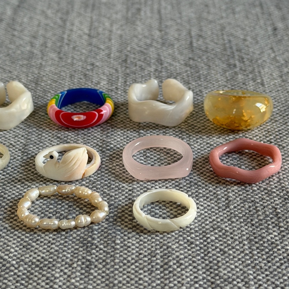 Vintage Modern Spring Summer Beach Shell Pearl Assorted Ring Bundle 13 Ring Lot - Picture 3 of 5